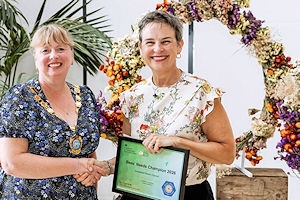 EcclesfieldBees_Sep26.jpg